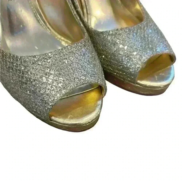 Marc Fisher Women’s Peep Toe Glitter Metallic  Pumps Gold And Silver Size 8.5 - Picture 3 of 12